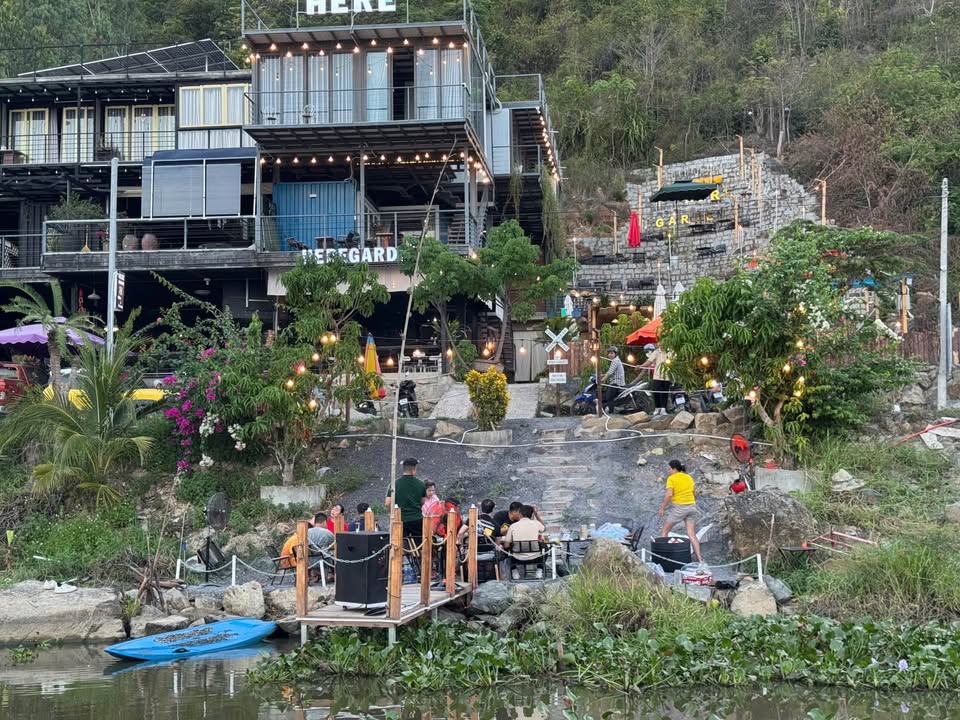 Sang nhượng quán Coffee & Homestay HERE GARDEN Vĩnh Thái 1000m² - Vị trí kinh doanh đắc địa!
