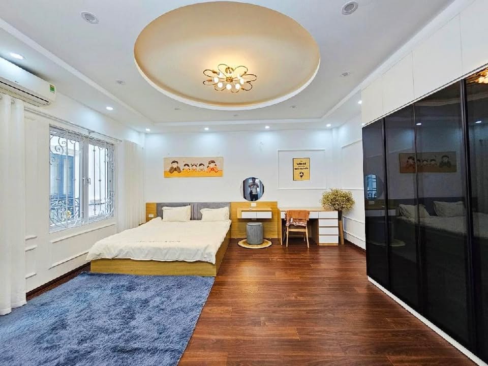 Nhà chính chủ tại phố Ái Mộ, Hồng Tiến 37m² giá 7.3 tỷ - Vị trí đắc địa gần trường quốc tế!