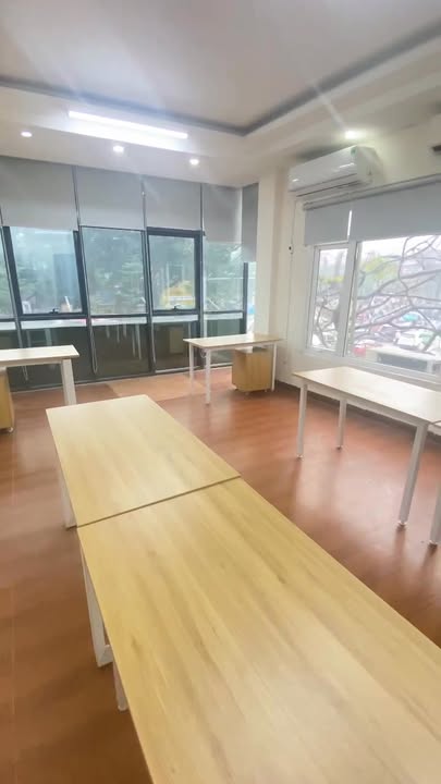 Văn phòng cho thuê tại Cầu Giấy 50m² giá 11 triệu - Mặt phố lớn, dễ nhận diện!