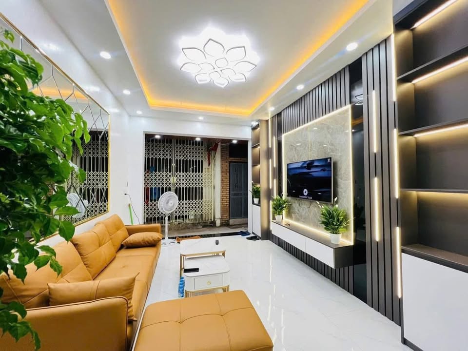 Nhà riêng Trần Khát Chân, Hai Bà Trưng 42m² giá 8 tỷ - Vị trí trung tâm, kinh doanh thuận lợi!