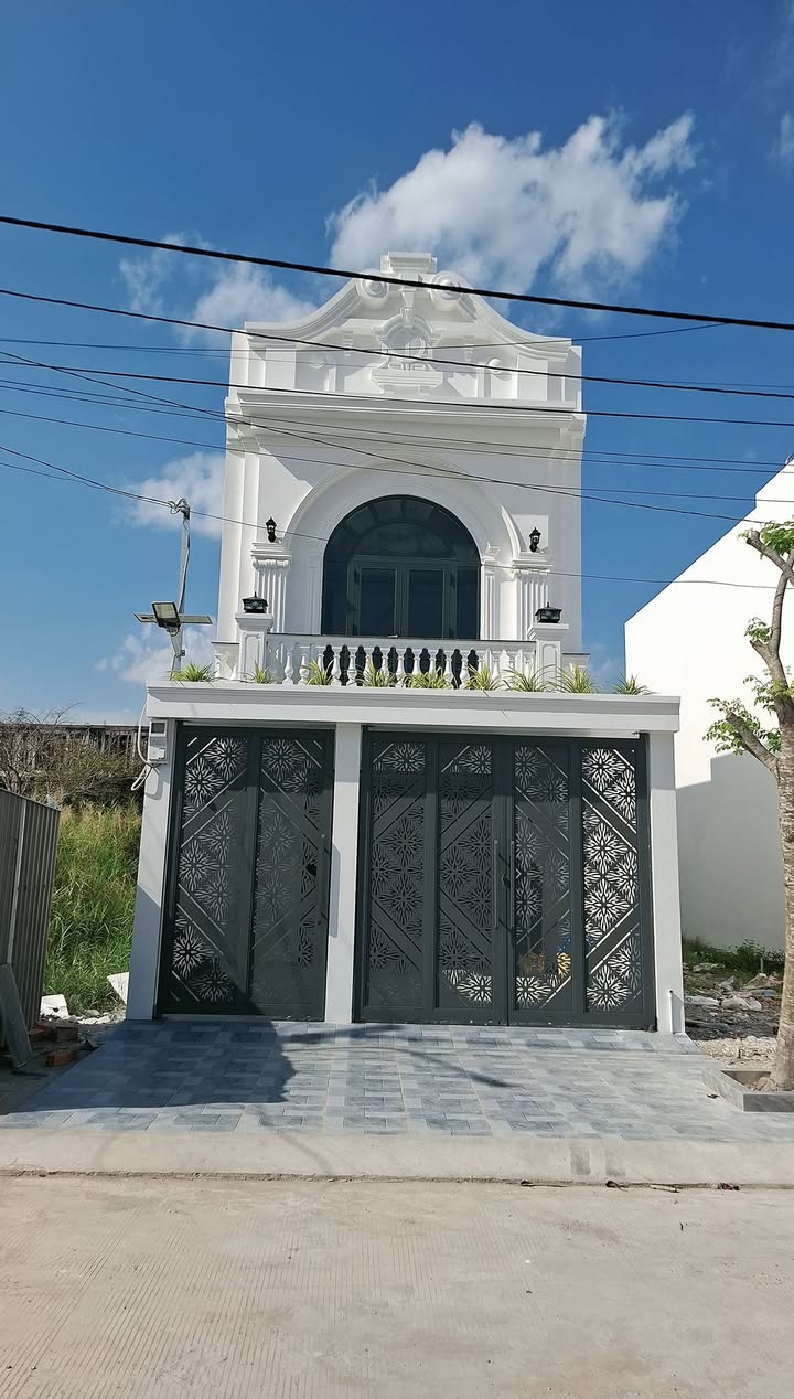 Nhà lầu thông tầng tại KDC Hoàng Phát Bạc Liêu 100m² giá 2.49 tỷ - Mới hoàn thiện!