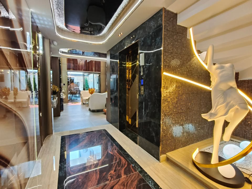 Nhà phố 6 tầng hẻm xe hơi Phạm Văn Chiêu 120m² giá 18.5 tỷ - An ninh và tiện nghi hoàn hảo!