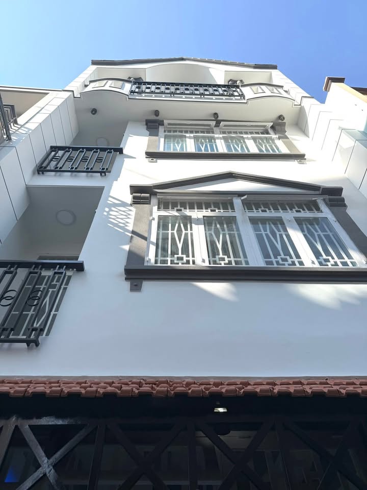 Nhà 4 Tầng Hẻm 100 Thích Quảng Đức 48m² giá 8.1 tỷ - Khu An Ninh Cao