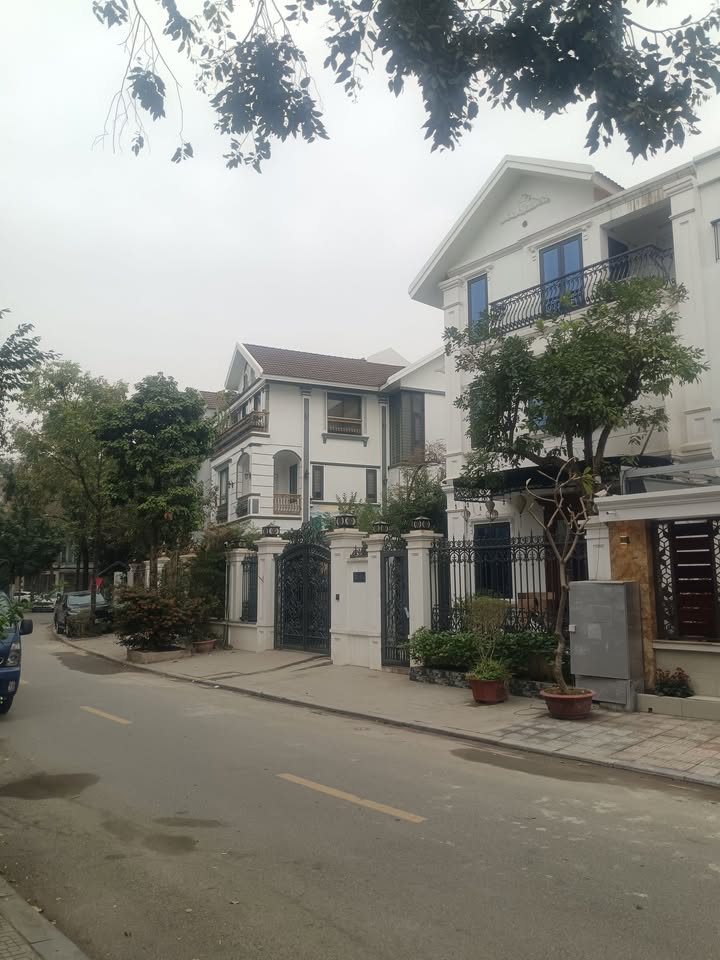 Biệt thự 3 tầng Kiến Hưng 200m² giá 37 tỷ - Sổ đỏ chính chủ