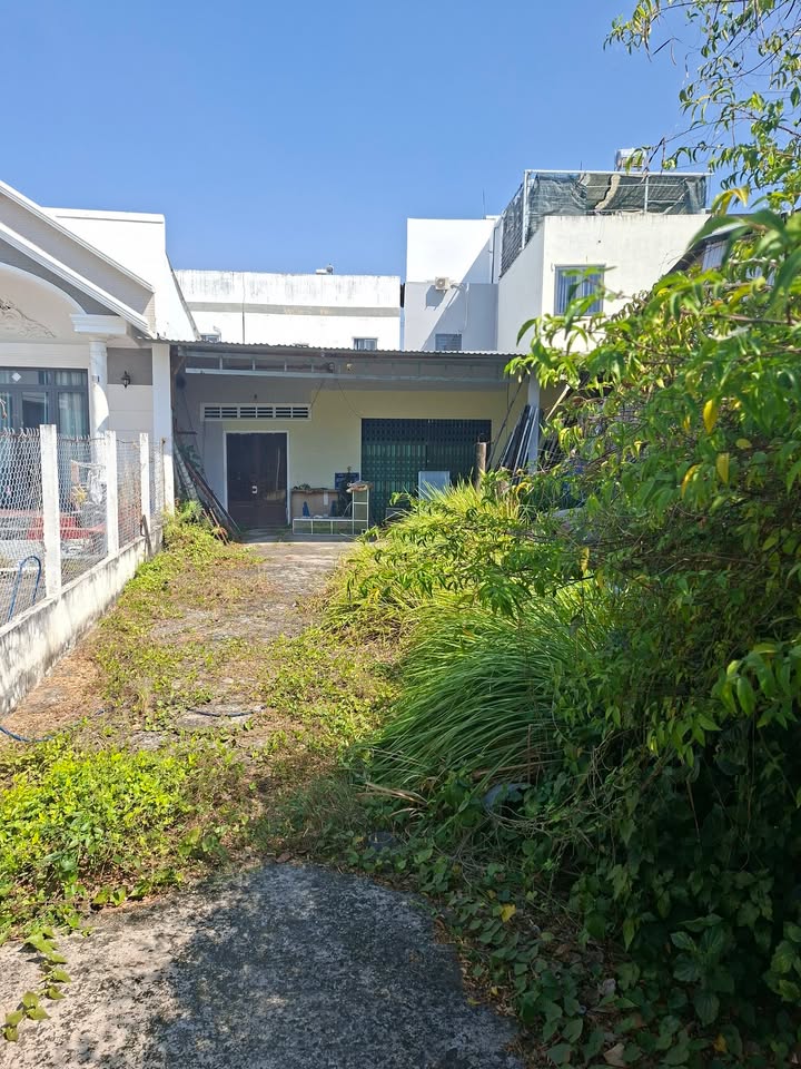 Đất mặt tiền đường Hoàng Hoa Thám, 297m² giá 5.35 tỷ - Nở hậu, tặng nhà cấp 4!