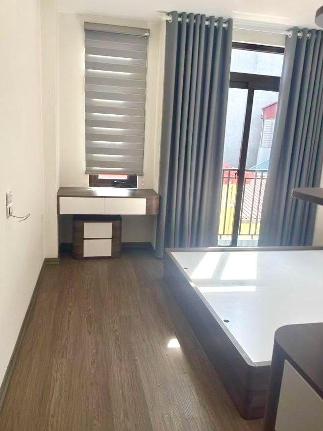 Nhà Giang Biên 32m² giá 6.2 tỷ - Ô tô đỗ cửa, pháp lý rõ ràng!