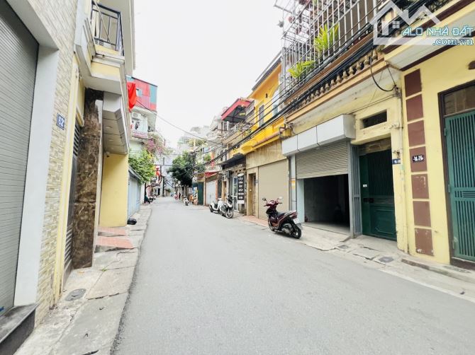 Nhà riêng phố Yên Lạc, 55m², 4 tầng, giá 19.8 tỷ - Vị trí đắc địa, ô tô tránh!