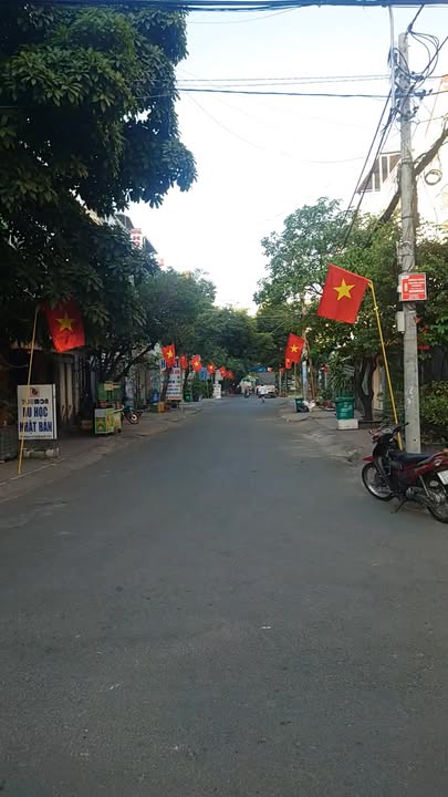 Nhà phố 3 tầng Tô Ký, 90m² bán gấp - Vị trí đắc địa, giá cực tốt!