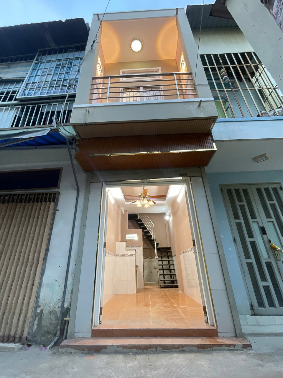 Nhà phố Âu Cơ Tân Bình 13m² giá 2.3 tỷ - Hướng Đông, sổ hồng chính chủ!