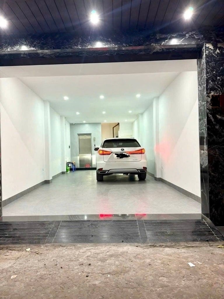 Nhà 7 tầng Ngọc Thụy 52m² giá 17,9 tỷ - Lô góc, gara ô tô, thang máy sang trọng!