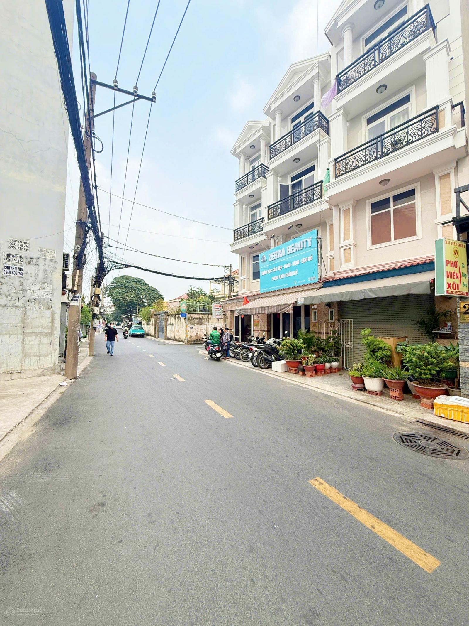 Nhà 4 tầng góc 2 mặt tiền Số 17 Phạm Văn Đồng 63m² giá 13.5 tỷ - Kinh doanh đỉnh cao!