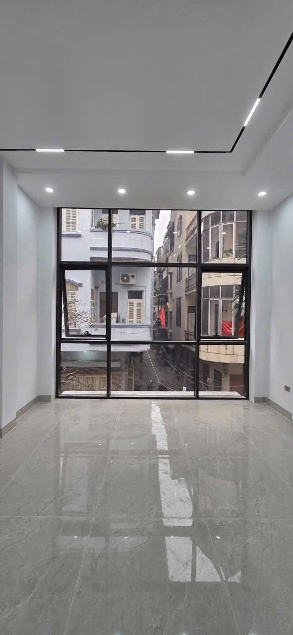 Bán mặt phố Phạm Ngọc Thạch, Đống Đa 69m² giá 43 tỷ - Kinh doanh sầm uất!