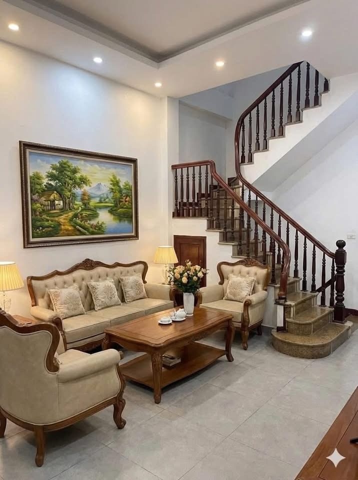 Nhà phân lô Hoàng Quốc Việt, Cầu Giấy, 70m², giá 24 tỷ - Đầu tư sinh lời ngay!