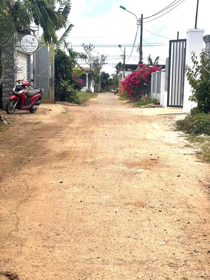 Đất thổ cư 126m² Hẻm 451 Y Moan Buôn Ma Thuột giá 2.29 tỷ - Cơ hội hiếm có!