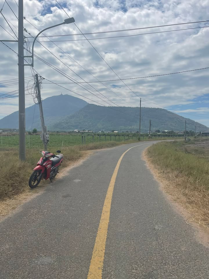 Đất nền Thạnh Tân, Tây Ninh 230m² giá chỉ 300 triệu - Cơ hội đầu tư hiếm có!