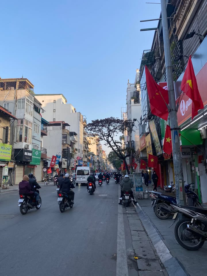 Nhà Mặt phố Tân Mai, Hoàng Mai 70m² giá 16 tỷ - Sổ đỏ chính chủ, cho thuê kinh doanh ngay!