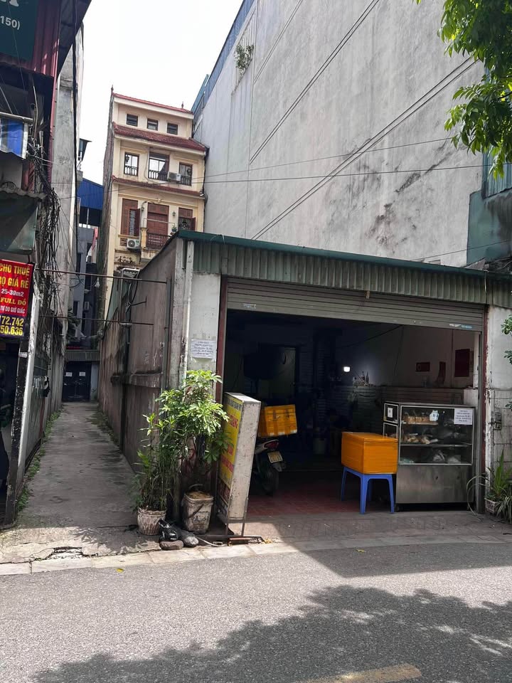 Bán gấp FrontHouse Phố Hoa Bằng 210m² giá 55.5 tỷ - Lô góc 2 mặt thoáng!