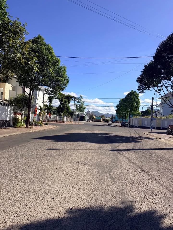 Bán gấp FrontHouse 120m² đường Nguyễn Hữu Cầu, Kon Tum - Vị trí đắc địa cho kinh doanh!