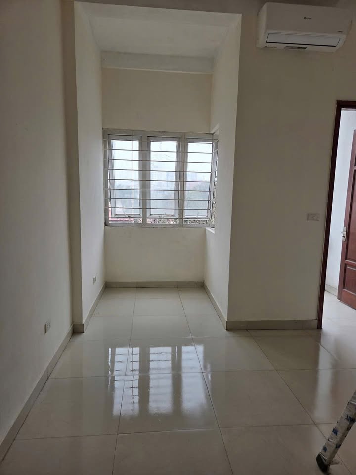 Phòng cho thuê phố Trần Quốc Hoàn 30m² chỉ 2.8 triệu - Tiện nghi đầy đủ!