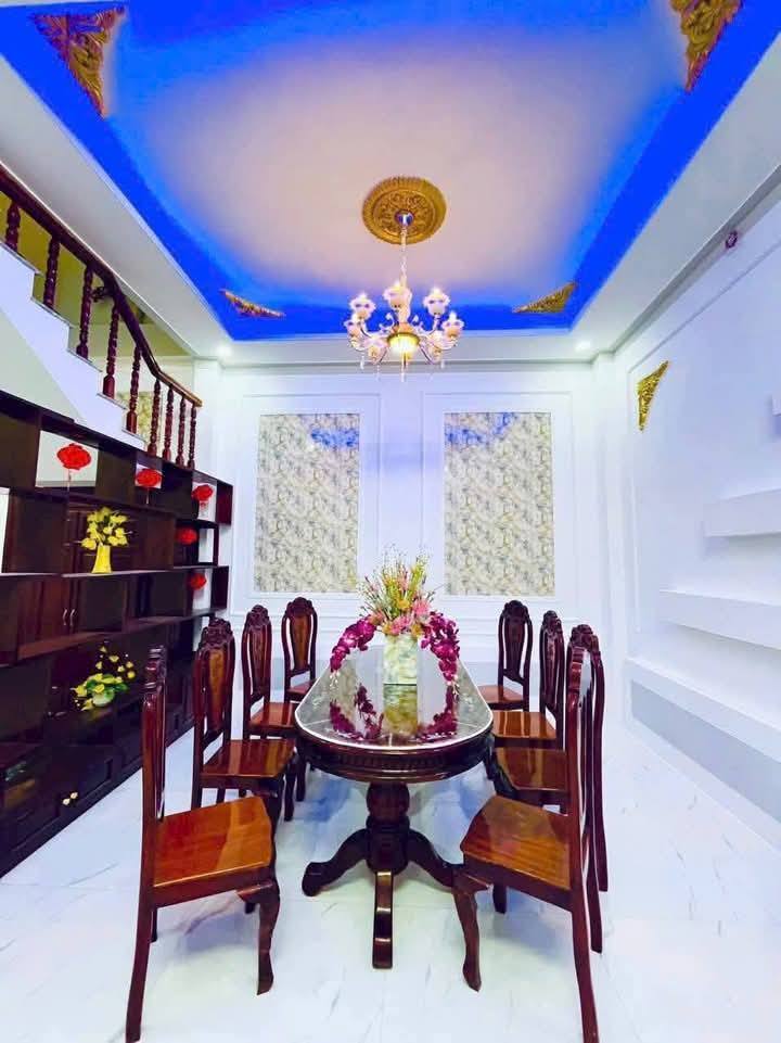 Nhà 1 Trệt 1 Lầu tại Đường Đinh Tiên Hoàng, Vĩnh Long - Giá 2.2 Tỷ, Sẵn Sàng Vào Ở!