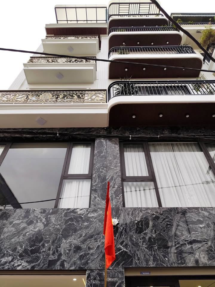 Nhà 6 tầng mặt tiền 4m Đường Cổ Linh 60m² giá 1x tỷ - Thiết kế hiện đại và full nội thất