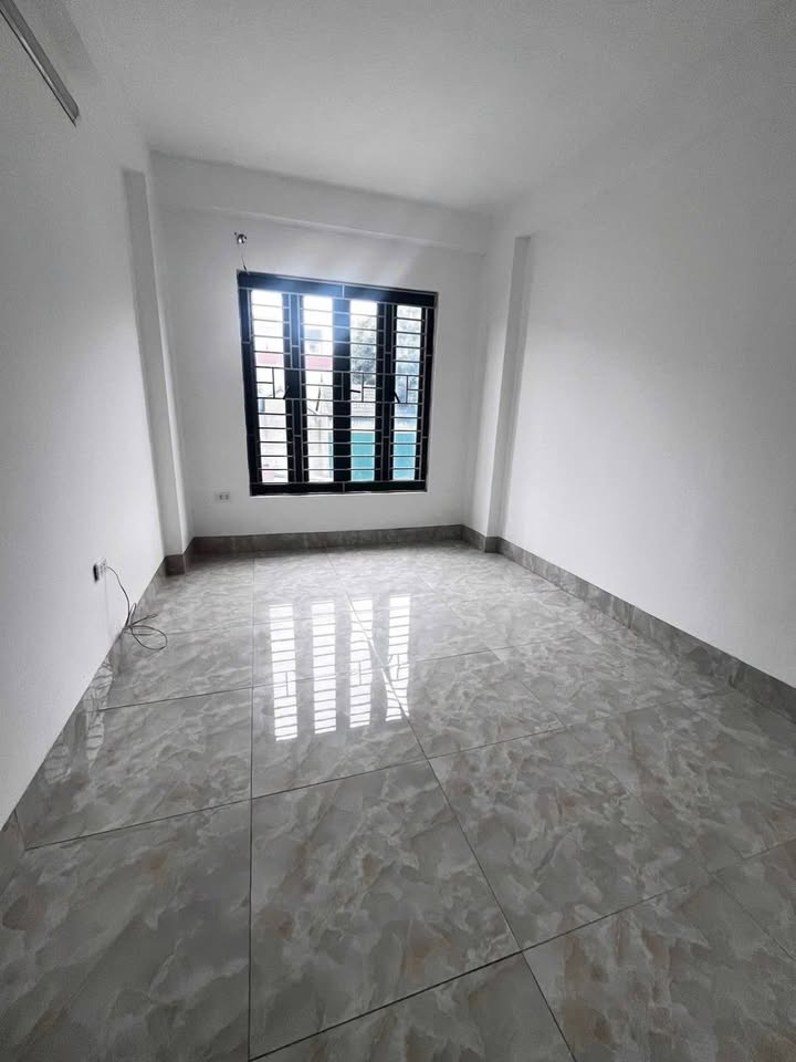 Nhà phố Ngọc Trì Thạch Bàn 37m² giá 6,5 tỷ - Ô tô đỗ kinh doanh sầm uất!