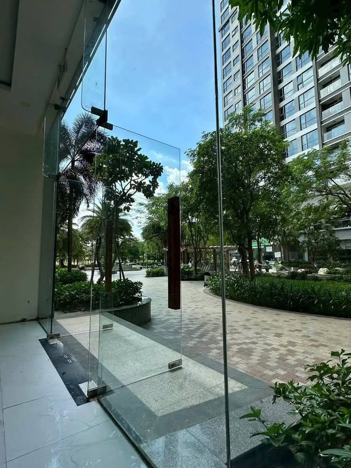 Shophouse cho thuê Vinhomes Central Park 154m² giá 132 triệu - Không gian lý tưởng cho kinh doanh!