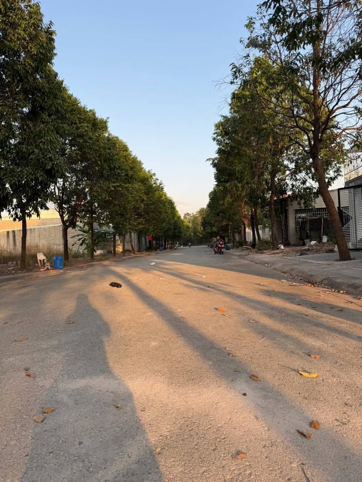 Nhà mặt phố Quốc lộ 13, Tân Uyên 150m² giá 2.45 tỷ - Thiết kế tiện nghi, không thể bỏ lỡ!