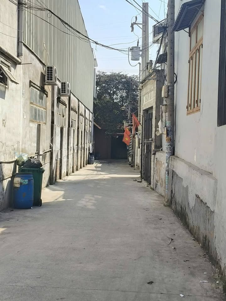 Nhà bán gần ngã tư Miếu Ông Cù, Bình Dương - Giá 1.15 tỷ, sẵn sàng vào ở!