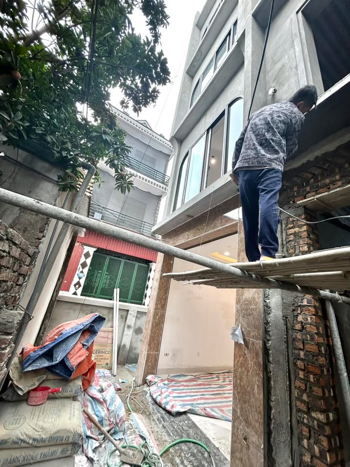 Nhà riêng phường Việt Hưng 35m² giá 7.9 tỷ - Thiết kế hiện đại, kinh doanh sầm uất!