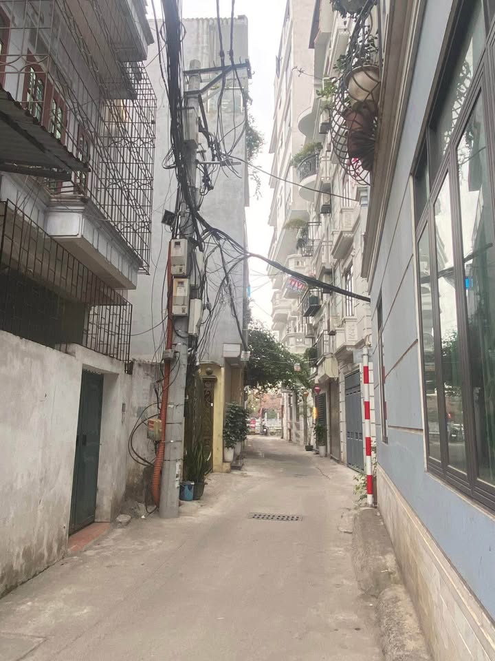 Nhà 5 tầng Ngõ Bồ Đề 45m² giá 12.9 tỷ - Ô tô đỗ cửa, thiết kế hiện đại!