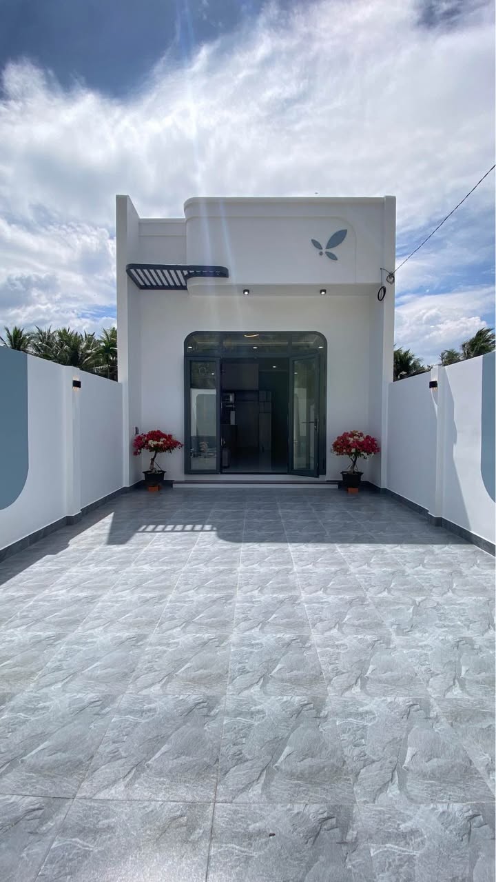 Nhà phố Trung An, Mỹ Tho 200m² giá 1.69 tỷ - Sân vườn thoáng mát!