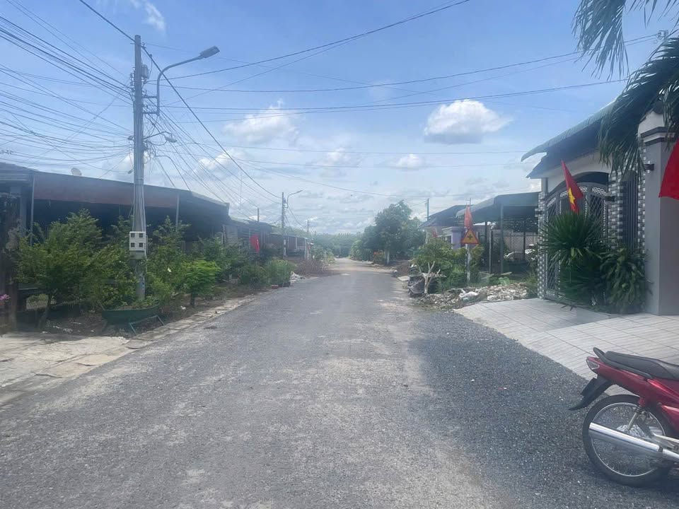 Nhà gác lửng đẹp như mới tại Phường Ninh Thạnh, 145m² giá 2.35 tỷ - Sân đậu ô tô tiện lợi!