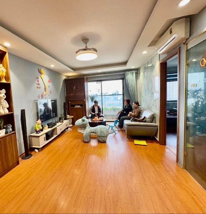 Chung cư Tam Trinh 67m² giá 5.4 tỷ - 2PN, ban công thoáng