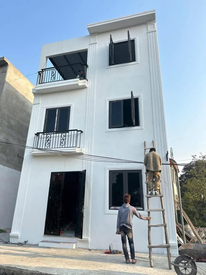 Nhà 3 tầng Phường Đồng Văn, Thị xã Duy Tiên, 44m² giá 2.3 tỷ - Full nội thất, sẵn sàng vào ở!