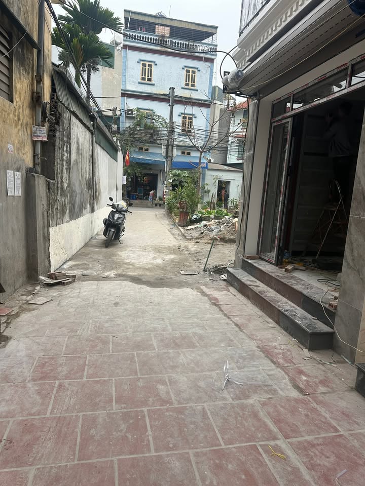 Nhà mới Thạch Bàn 40m² giá 8.5 tỷ - Thiết kế hiện đại, ô tô đỗ cửa!