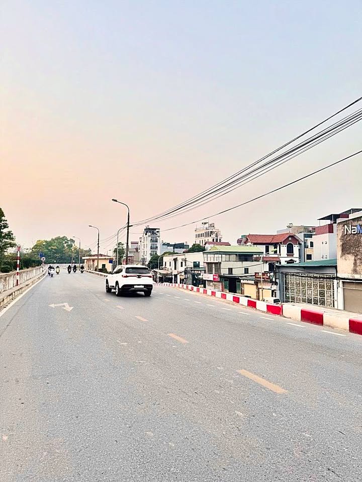 Nhà mặt tiền Bát Khối, Long Biên 120m² giá 21 tỷ - Đầu tư sinh lời ổn định!