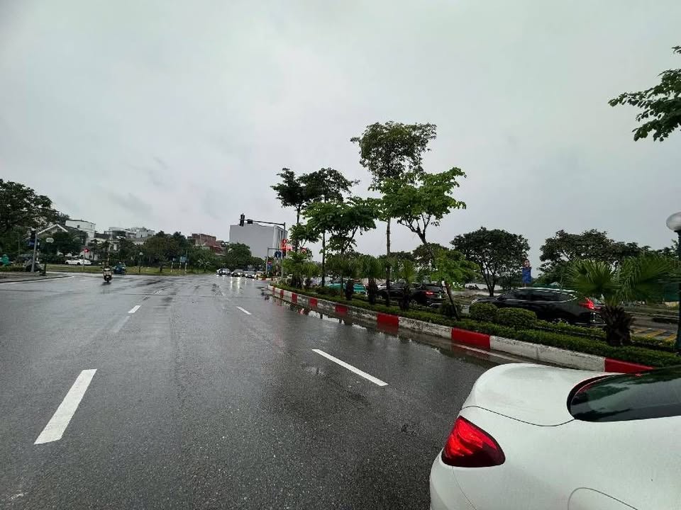 Bán Đất Vàng 75m² Phố Bồ Đề, Long Biên - Sổ Đỏ, Ô Tô Vào Nhà