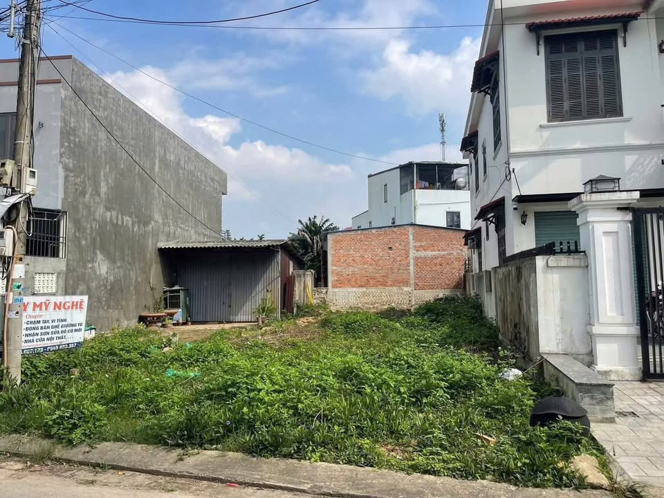 Nhà mặt tiền Âu Cơ Đông Hà 196m² giá chỉ 1 tỷ - Vị trí đắc địa an ninh tốt!