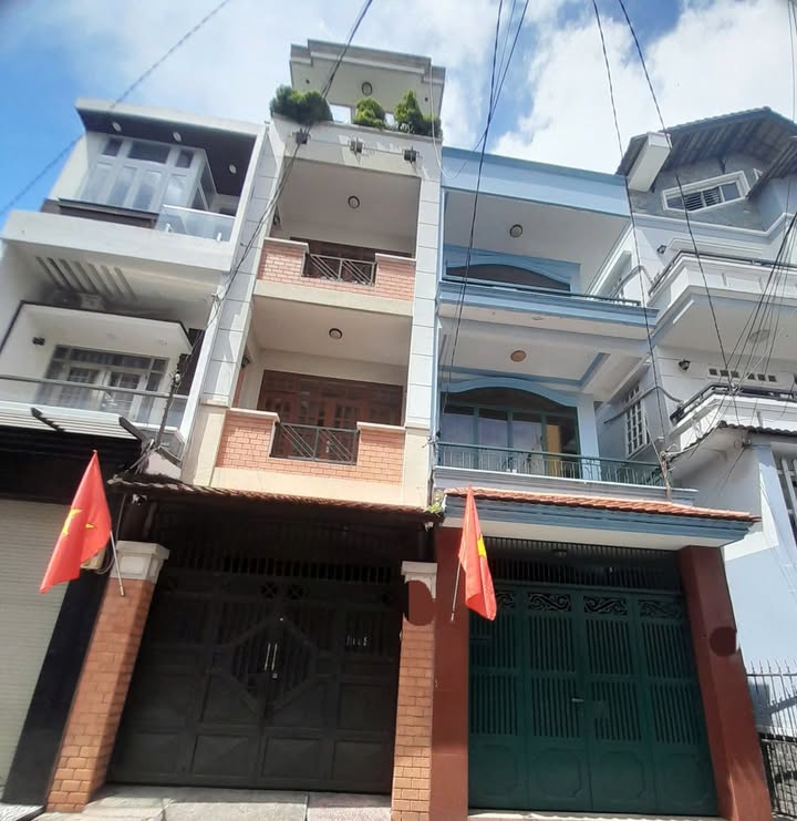 Nhà phố Quận Tân Phú 100m² giá 5 tỷ - Ô tô vào tận nhà