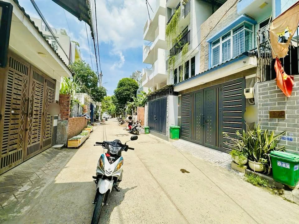 Đất Hiệp Bình Chánh 63m² giá 5.9 tỷ - Hẻm ô tô, tiện ích đầy đủ!