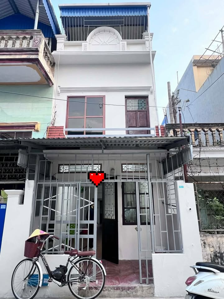 Nhà phố 2,5 tầng Hạ Long, 47m² giá 2,35 tỷ - Sẵn sàng vào ở ngay!