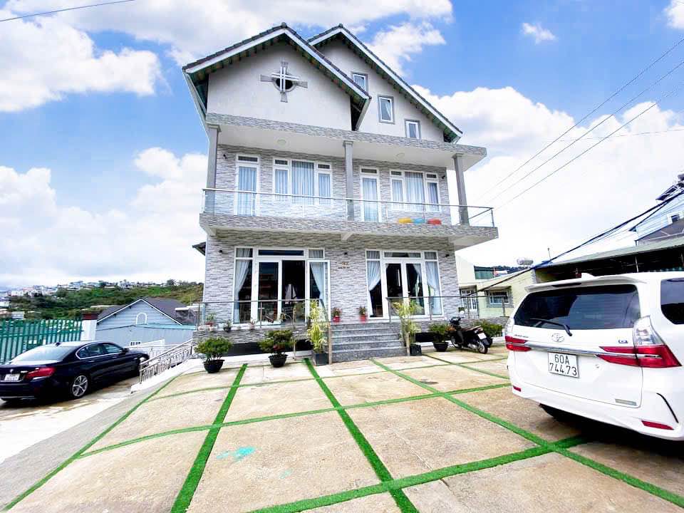 Bán Villa Mặt Tiền Đường Nguyễn Đình Quân, Đà Lạt 440m² giá 29.999 tỷ - Đầy đủ nội thất, cho thuê lý tưởng!