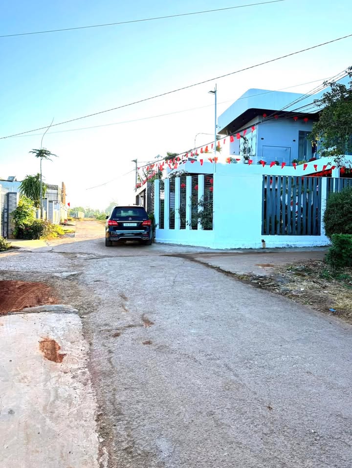 Bán đất thổ cư Thôn 6, Cư Êbur 240m² giá 2.45 tỷ - Mặt tiền đường rộng, vị trí đắc địa!