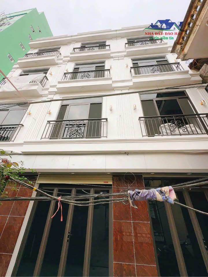 Nhà 4 tầng thiết kế tầng lệch Đề Thám 33m² giá 2 tỷ - Kinh doanh siêu đẹp!
