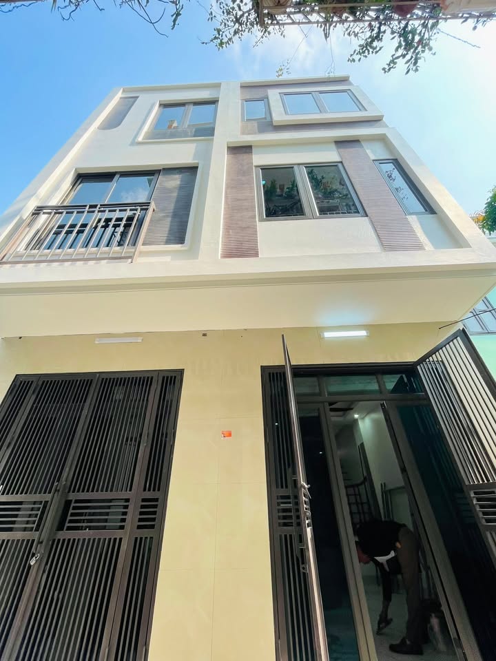 Nhà 3 tầng tại phường Trần Hưng Đạo, 35m² giá 2 tỷ - Thiết kế hiện đại, vị trí trung tâm!