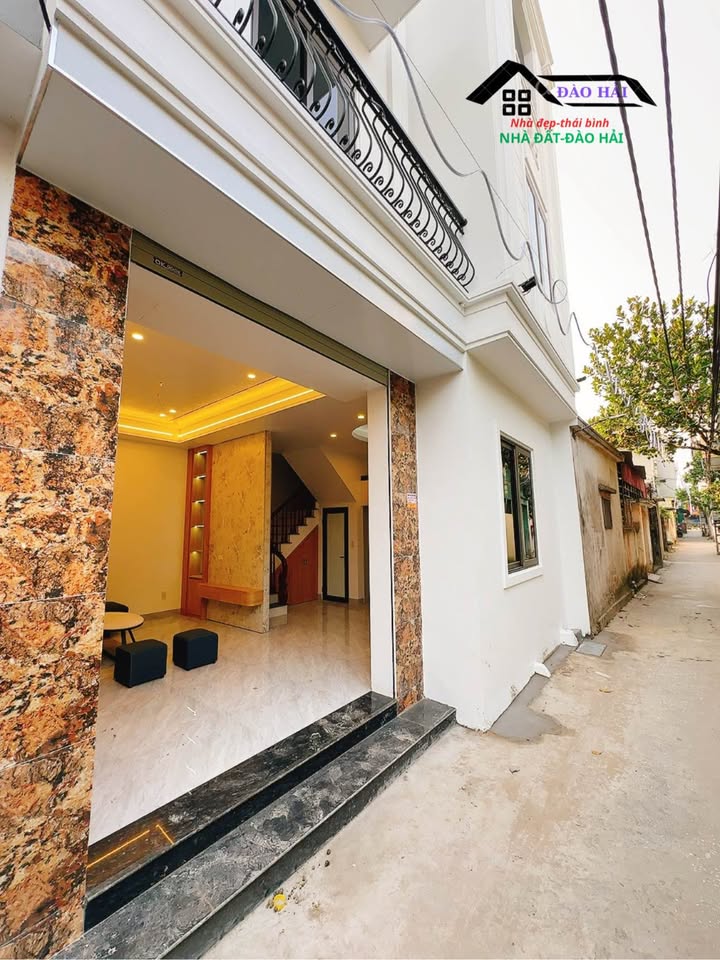 Townhouse Đường Trần Lãm Thái Bình 43m² giá 2 tỷ - Bán gấp, full nội thất!