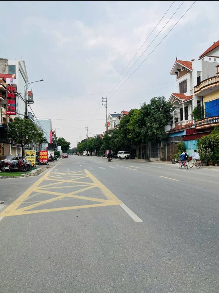 FrontHouse Quốc lộ 39, Thị trấn Hưng Hà 116m² giá 5 tỷ - Kinh doanh sầm uất!