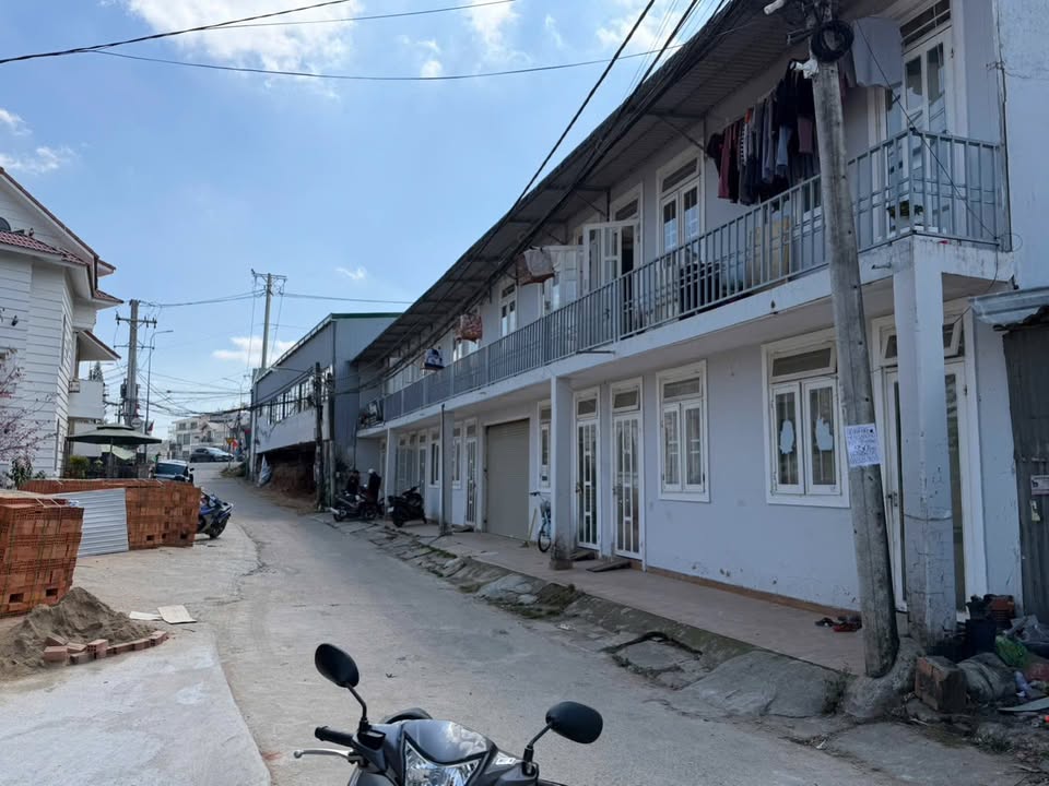 Nhà trọ kinh doanh 250m² mặt tiền 30m, P9 Đà Lạt - Dòng tiền sẵn