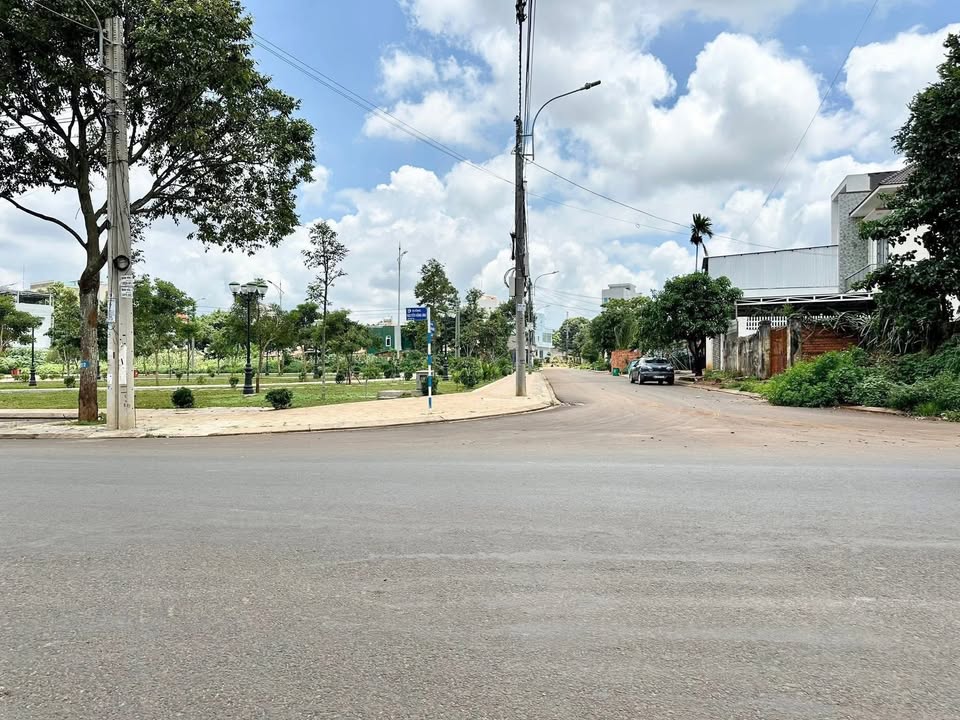 FrontHouse Lê Văn Nhiễu Buôn Ma Thuột 76m² giá 7.2 tỷ - Đầu tư sinh lời ngay!